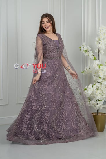 فستان سهرة موف مطرز بالزهور مع أكمام كيب من التل المنقط