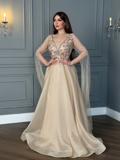 فستان سهرة شامبانيا مطرز ورود بأكمام شفافة