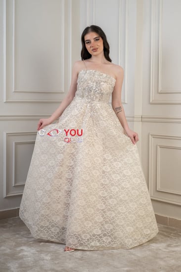 فستان سهرة ستربلس فاخر بتطريز أنيق.