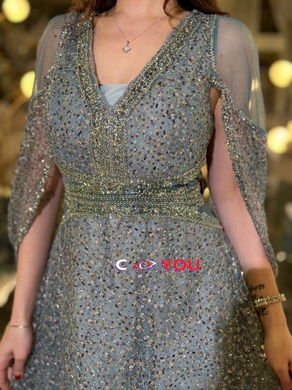 فستان سهرة أخضر رمادي مطرّز A-Line برقبة V وأكمام كاب