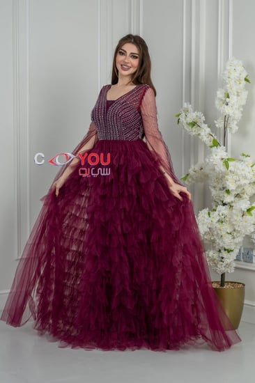 فستان سهرة "تشيري رويال" بتنورة كشكش درامية وتطريز كريستال هندسي