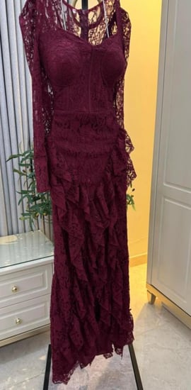 فستان عنابي دانتيل