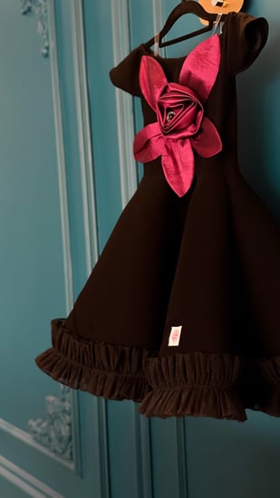 فستان الوردة بـ لون مميز