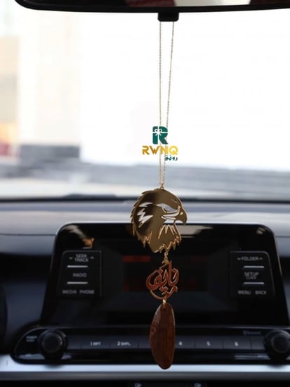 تعليقة سيارة بكسرة عود مااجمل العود اذا فاح