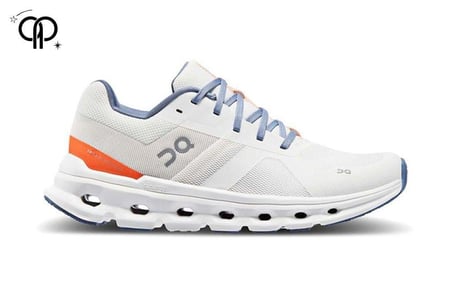 اون رانينق كلاود فينتشر أبيض مع أزرق an On Cloudrunner running shoe in the undyed/white/flame colorway.