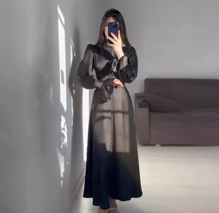 فستان ناعم بأكمام طويله مع كشكشه