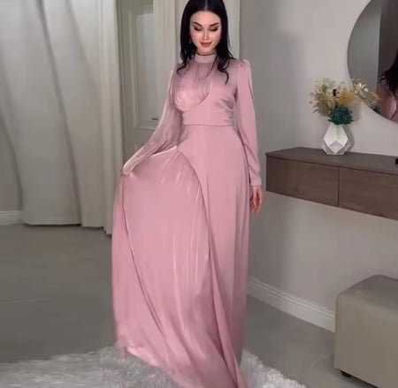 فستان انيق بكسرات جانبيه