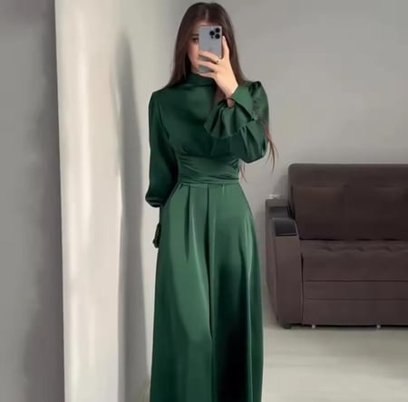 فستان ناعم بأكمام طويله مع كشكشه