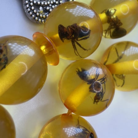 سبحة تراب الكهرمان الروسي (محشر نمل اسود)