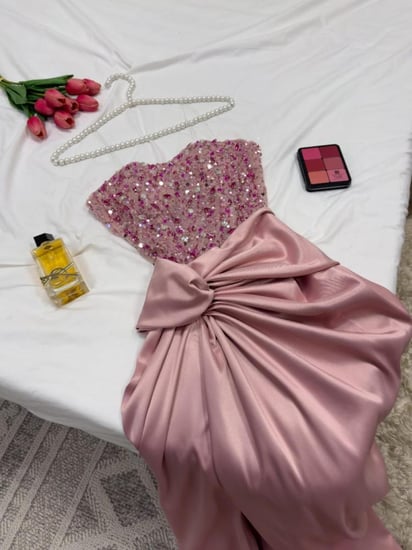 فستان وردي مطرز