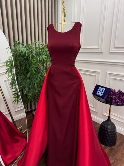 فستان  ناعم باللون الأحمر