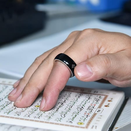 خاتم التسبيح الذي يعمل منبه بالاهتزاز