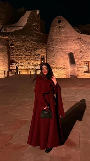 عباية عنابي قصة كلوش - متجر العنود