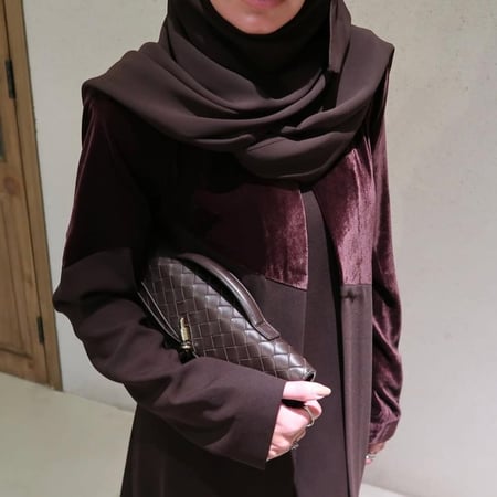 عباية فخمة بخامة مخمل  كريب ناعمة - متجر العنود