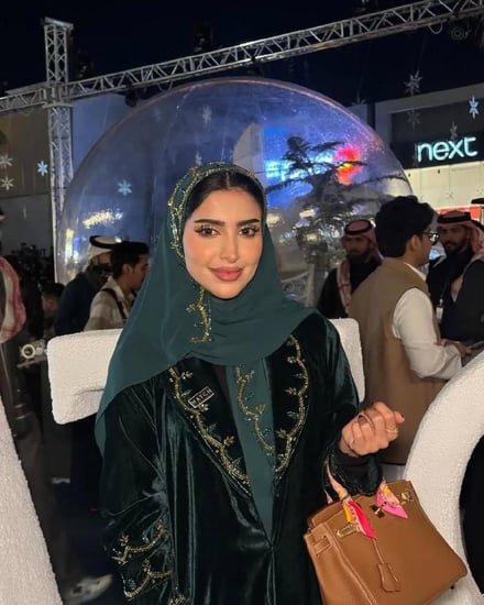 عباية نسائي لون اخضر  - عبايات العنود