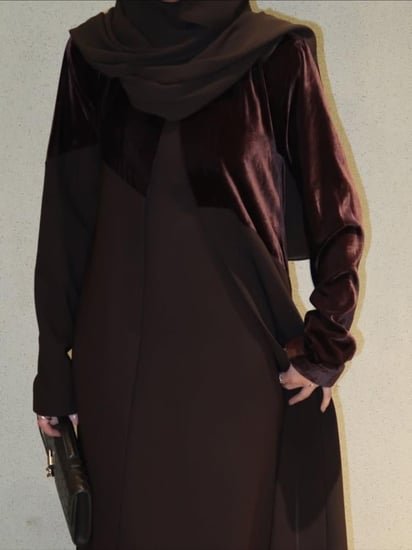 عباية فخمة بخامة مخمل  كريب ناعمة - متجر العنود