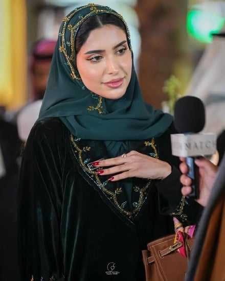 عباية نسائي لون اخضر  - عبايات العنود