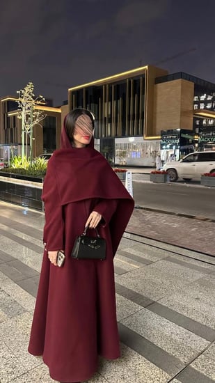 عباية عنابي قصة كلوش - متجر العنود