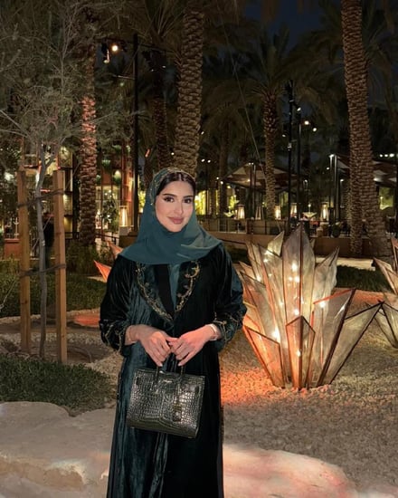 عباية نسائي لون اخضر  - عبايات العنود