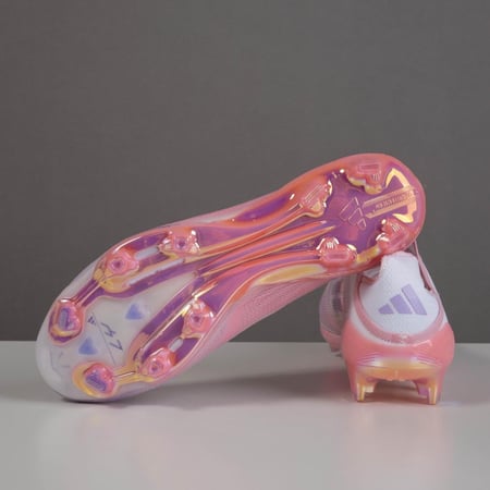 جزمة كرة قدم Adidas