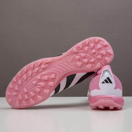 جزمة كرة قدم Adidas