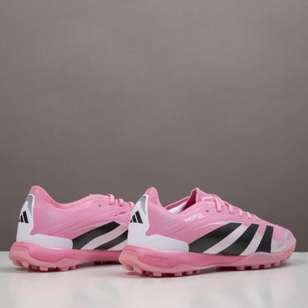 جزمة كرة قدم Adidas