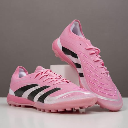 جزمة كرة قدم Adidas