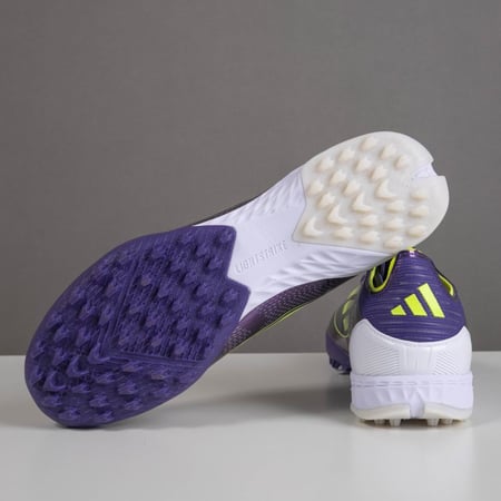 جزمة كرة قدم Adidas