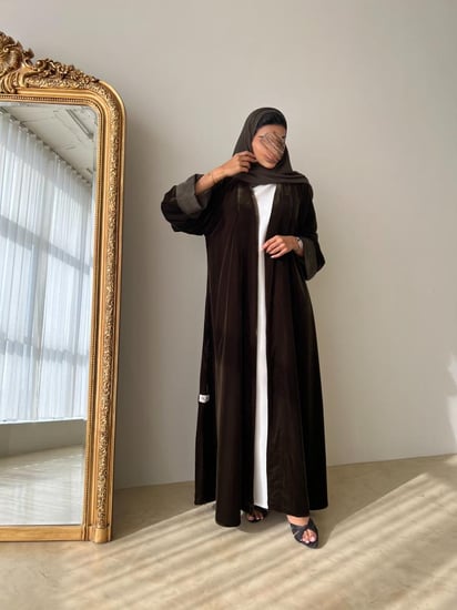 عباية مخمل كوري زيتي