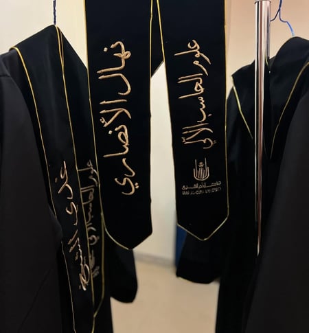 عبايات تخرج جامعة تطريز وتصميم حسب اختياركم