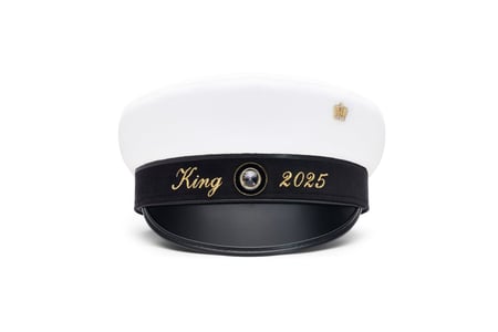 قبعات تخرج سويدية مع بروش تخرج ب الاسم مطلي ذهب  تخرج