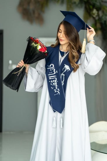 عباية تخرج 2026 مع بروش مجاني
