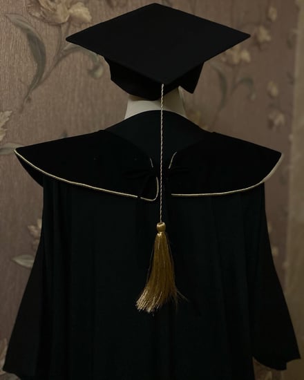 عبايات تخرج جامعة تطريز وتصميم وتفصيل حسب اختياركم