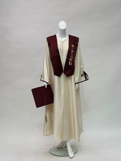 عبايات تخرج مطرزة بتصميم حسب اختيارك، ارواب تخرج عبايات تخرج