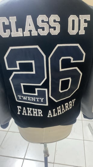 جاكيت تخرج 2026 قطن فاخر بتطريز وأكمام جلد