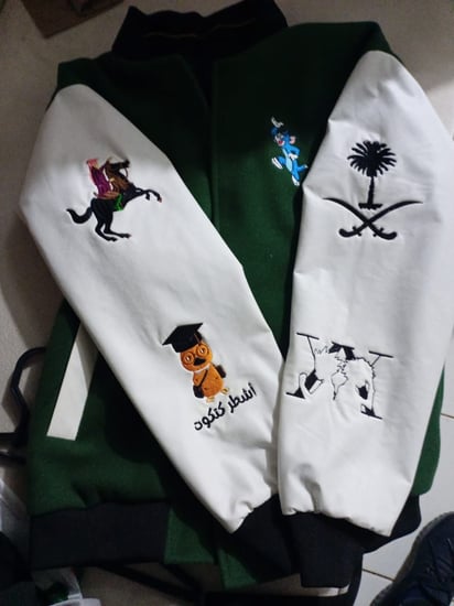 جاكيت تخرج نسائي 2026 بخامة قطن أنيقة ومريحة.