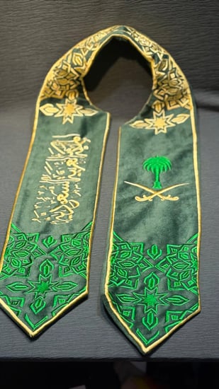 وشاح اليوم الوطني أخضر... فخرك بالوطن