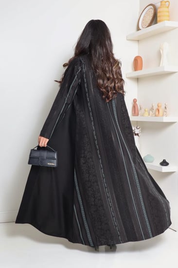 عباية نسائية سوداء جاكار