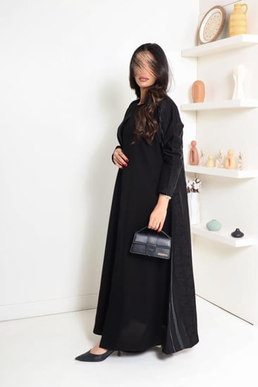 عباية نسائية سوداء جاكار