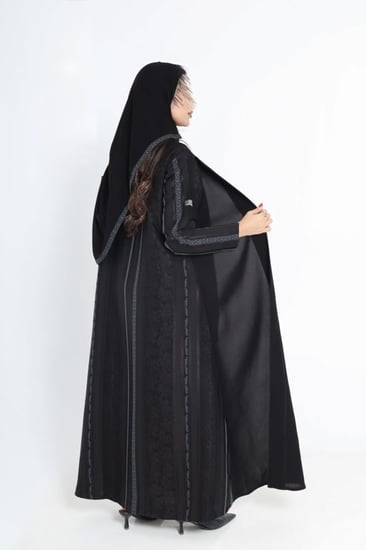 عباية نسائية سوداء جاكار