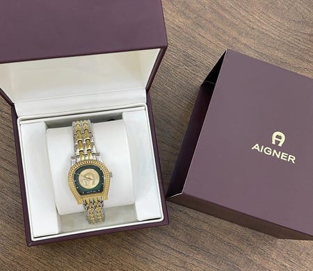 ساعة اغنر  فيتوريا بسوار معدني ذهبي