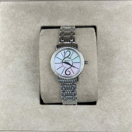 ساعة نسائية من بالمان بلون فضي مع ميناء لؤلؤي وحواف مرصعة بالألماس