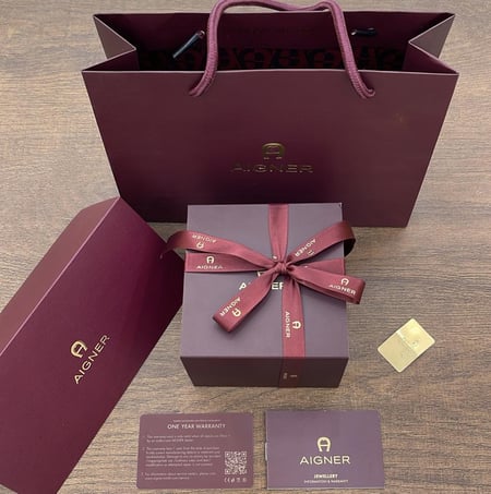 ساعة اغنر  فيتوريا بسوار معدني ذهبي