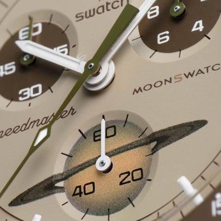 ساعة سOmega x Swatch MoonSwatch كرونوغراف بلون البيج مع ميناء بني أنيق
