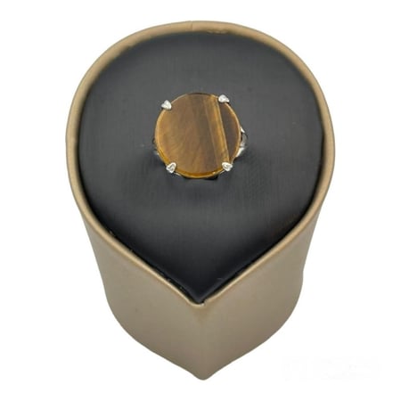 خاتم فضة ملكي بتصميم جذاب مرصع بحجر عين النمر بلون بني لامع