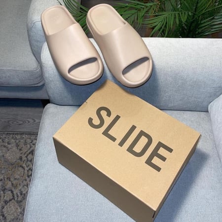 أديداس ييزي سلايد شبشب بلون بيور