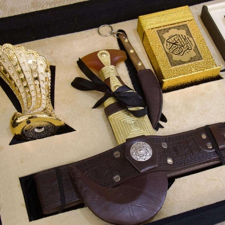 هدايا زواج للعريس افكار هدية للاب رجالية فخمه سيف بشت حساوي للعيد ساعه