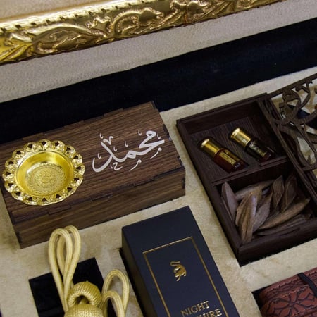 هدايا تخرج رجالي بوكسات افكار هدية رجاليه ترقيه بشت سيف بالاسم قماش