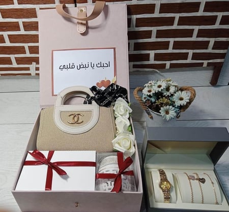 هدايا رومانسية للزوجة هدية للمخطوبين نسائية بوكس العيد شنطه شانيل ساعه