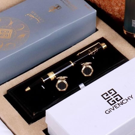 هدايا رجالية بوكس جفنشي طقم رجالي للرجال شماغ قماش نظاره عطر كبك قلم